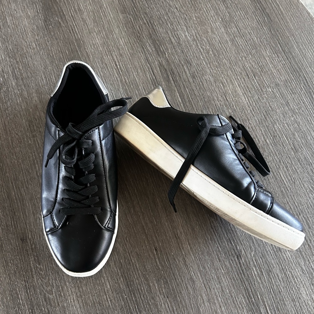 Comfortview Womens Black and Silver sneakers  Size 10W  like new